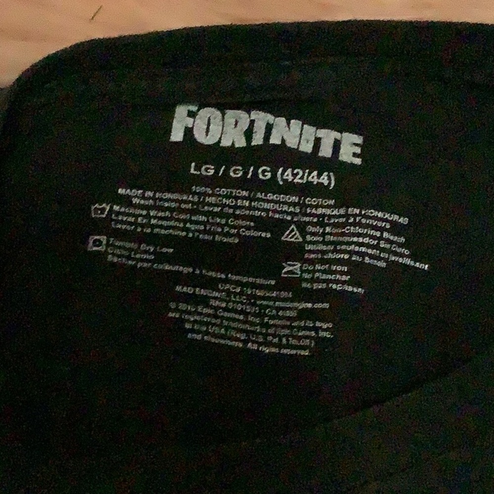🎉🎉Host pic, 🎉🎉Fortnite T-shirt - Picture 4 of 4